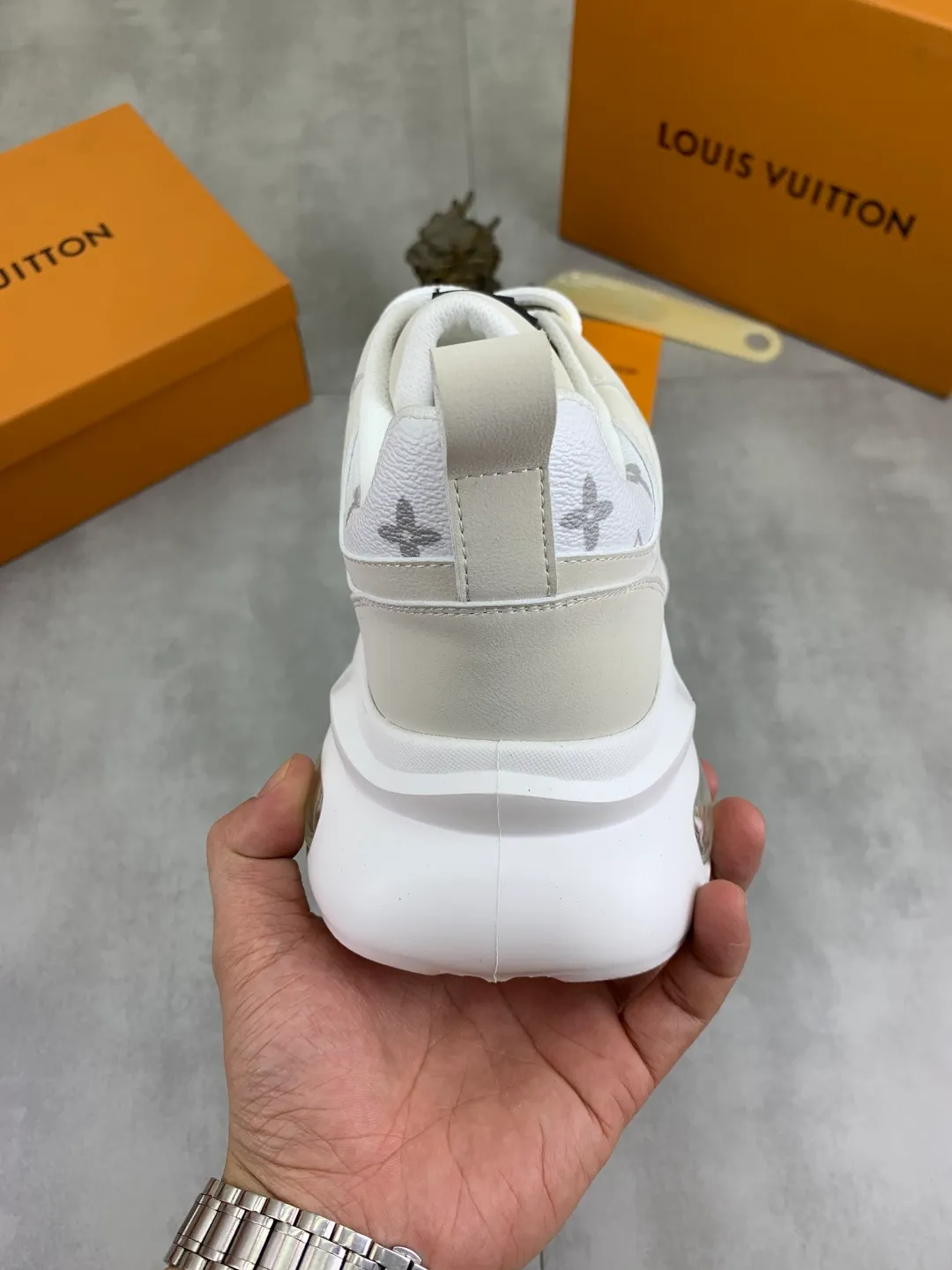Men's men's shoes💰P440💰[New model]🆘[Louis Vuitton] LV official website latest model🎁casual and fashionable men's shoes👟hot style💥simple and elegant style, exclusive for trendy men. Unique official website latest brand elements👑original decoration, fashionable and generous, the fabric is made of original calfskin➕comfortable and breathable mesh lining➕pig skin lining ✅The official website specifies wear-resistant casual outsole, the classic model is taken in real life🎬Color: 5️⃣colors available😍Number of codes: 38-44 (45 46 customized)